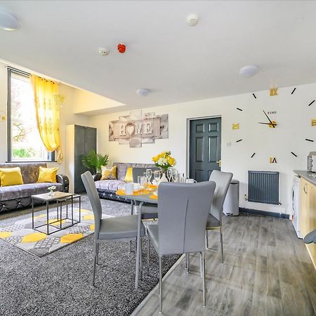לידס -F5Gh- For Relaxed & Cosy Stay, Free Parking, Wifi מראה חיצוני תמונה
