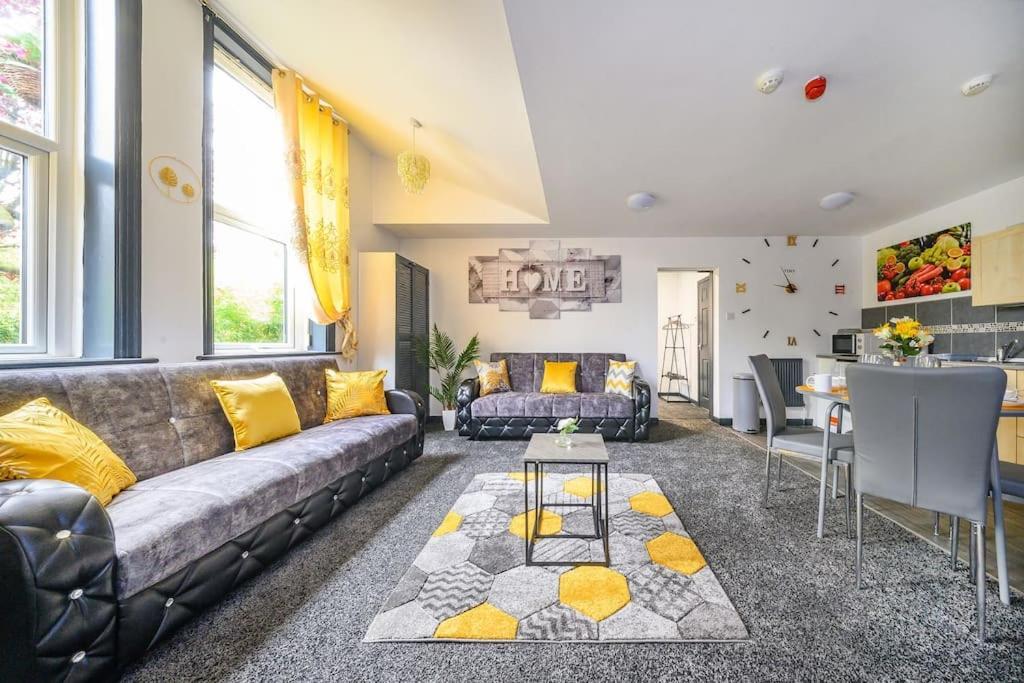 לידס -F5Gh- For Relaxed & Cosy Stay, Free Parking, Wifi מראה חיצוני תמונה