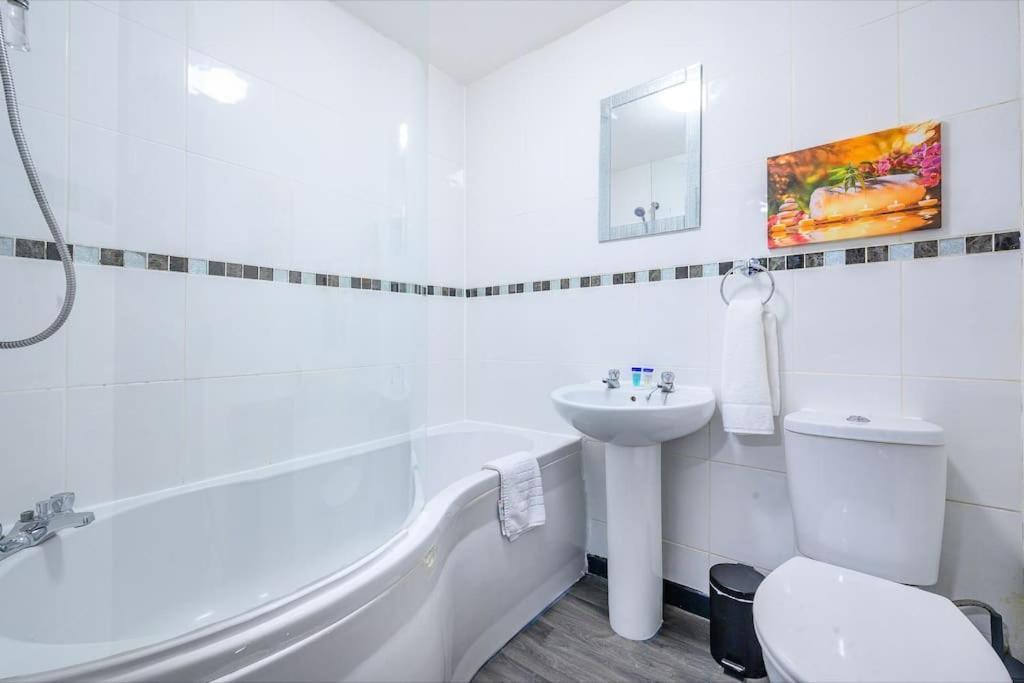 לידס -F5Gh- For Relaxed & Cosy Stay, Free Parking, Wifi מראה חיצוני תמונה