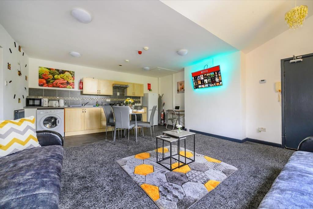 לידס -F5Gh- For Relaxed & Cosy Stay, Free Parking, Wifi מראה חיצוני תמונה
